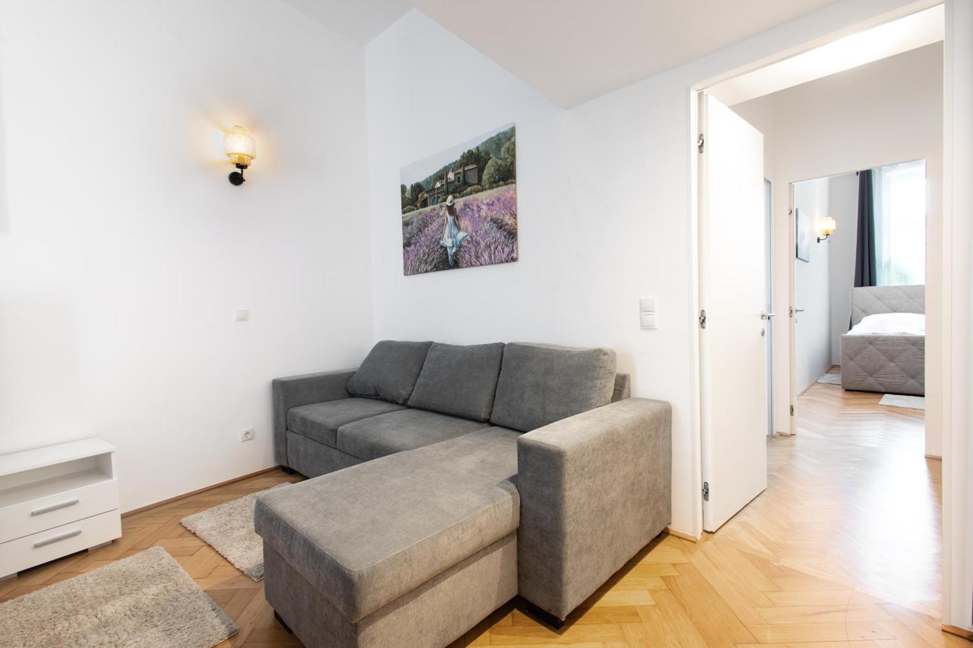Appartement 4 Red Star 8 *
